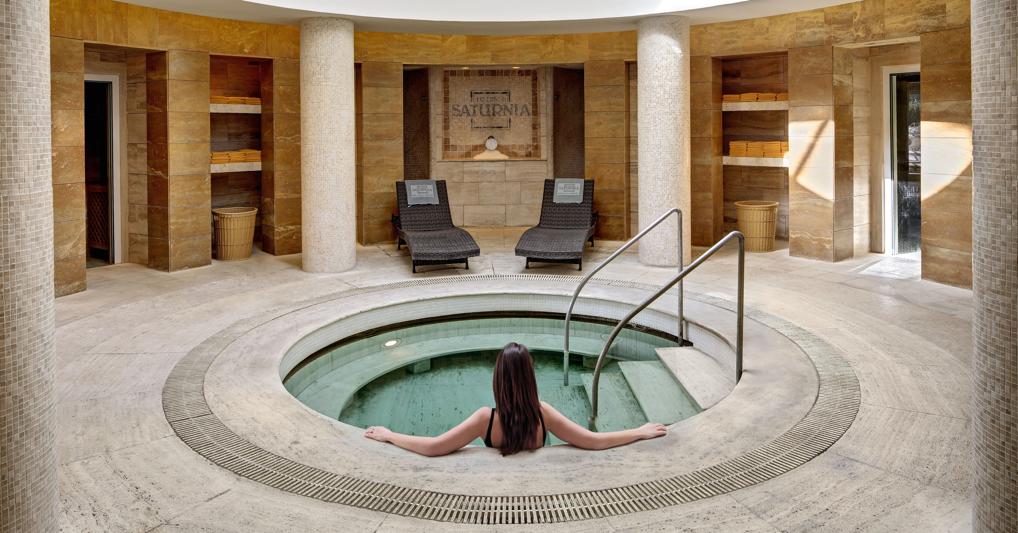 Culto della giovinezza e benessere Terme di Saturnia investe sul